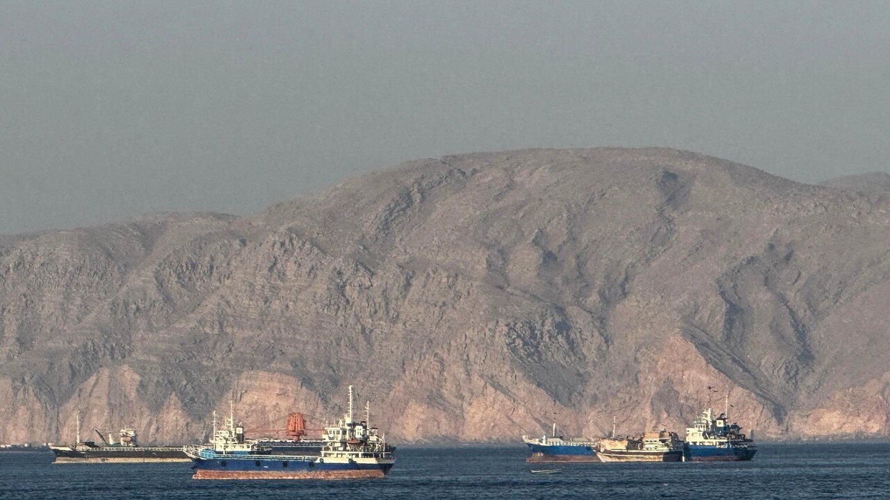 Accordi tra Iran e Oman su nuove rotte di Hormuz, ipotesi di tregua
