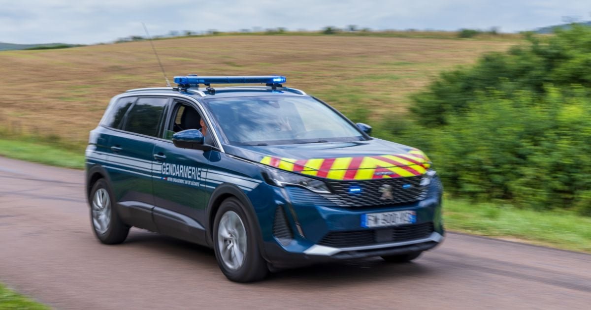 Un automobilista ubriaco e a velocità eccessiva non vede i gendarmi nel Gers