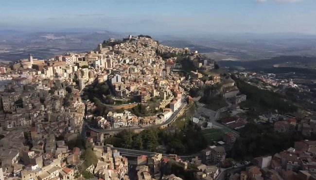 Enna e Caltanissetta si uniscono per fermare lo spopolamento e rilanciare il territorio
