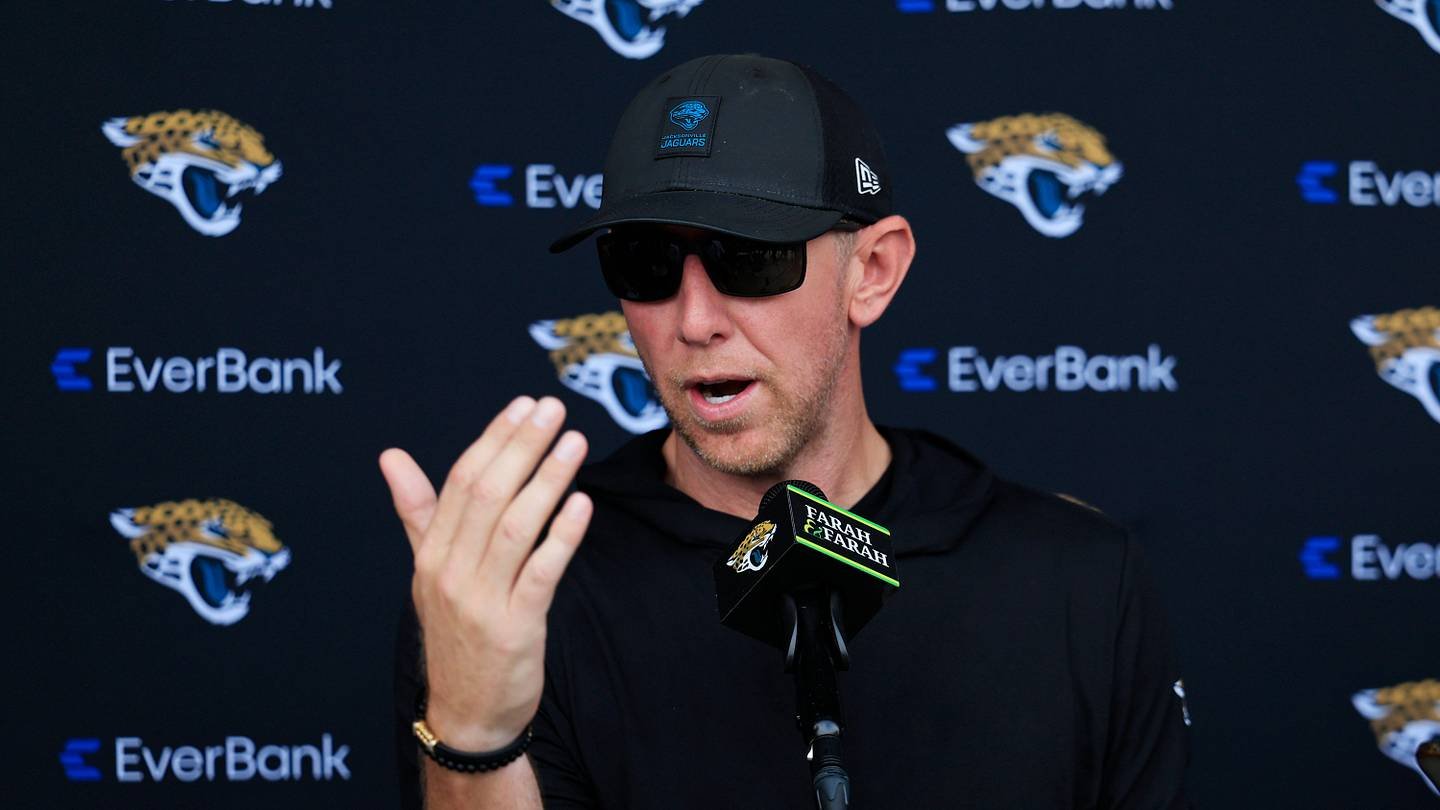 Liam Coen e la situazione del line-up offensivo dei Jaguars: un problema di lungo periodo o di breve termine?