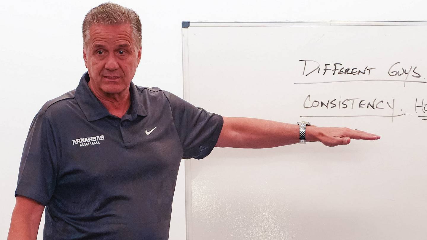 Calipari cerca di risolvere il problema del post dei Razorbacks prima di marzo