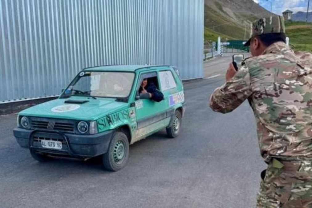 Due amici in Panda del 1997 da Milano a Kazakistan: un’impresa di resistenza