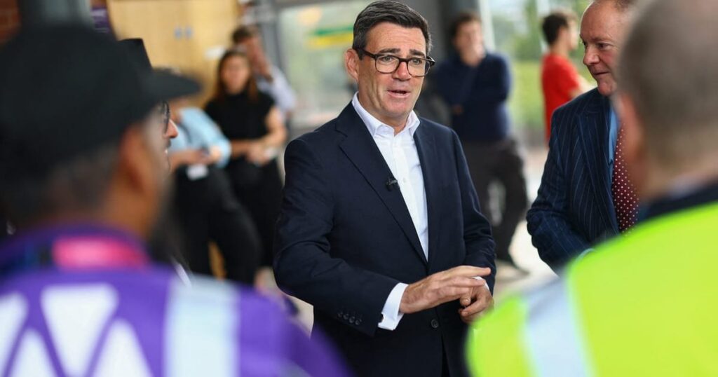 Burnham punta su devolution e riduzione del personale civile