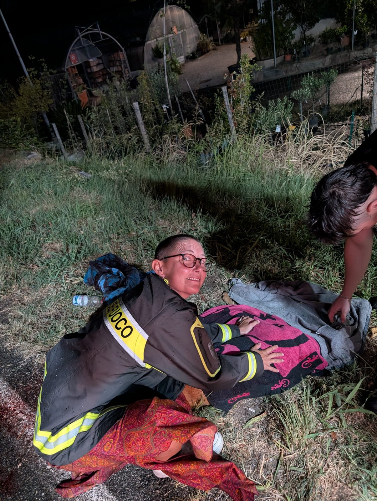 Cucciolo di capriolo salvato grazie a due passanti a Longone al Segrino