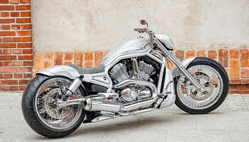 Harley-Davidson Ghost, la V-Rod da 120 CV diventa una icona di cromatura