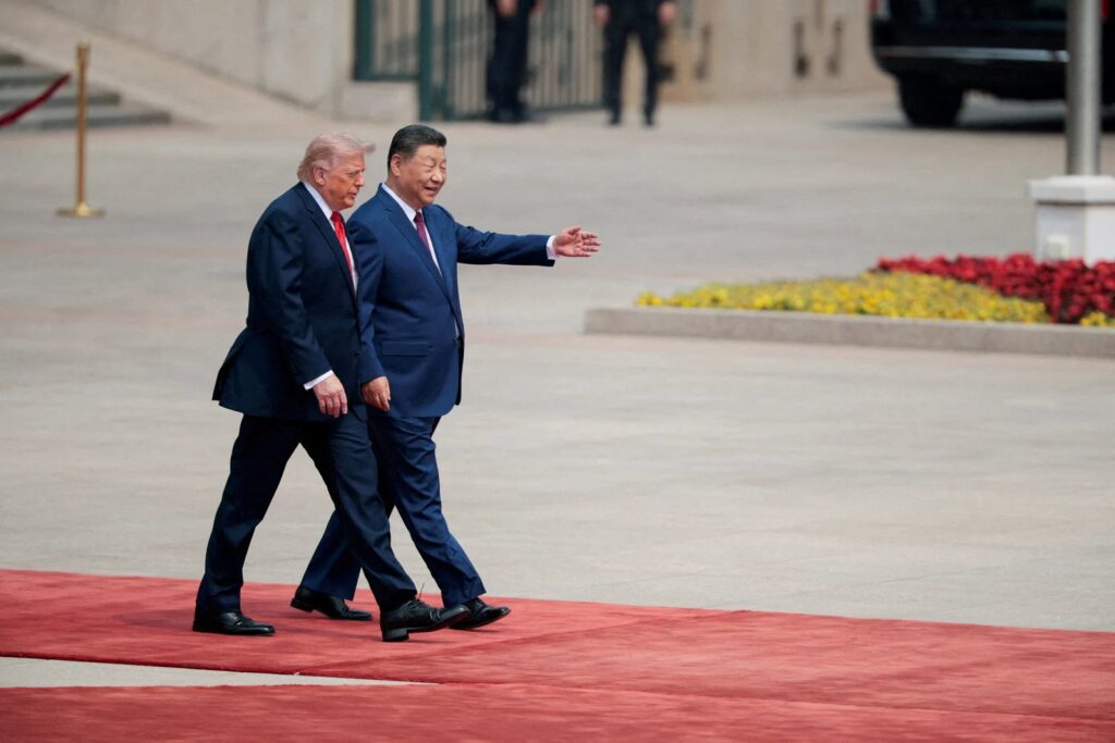 Xi mostra determinazione mentre USA minaccia sanzioni su relazioni con Iran