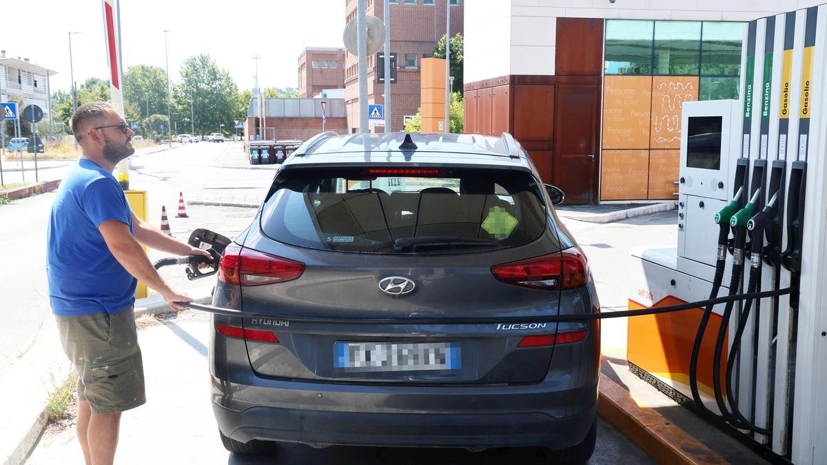 Il diesel in Europa è sempre più costoso: la guerra e i costi energetici