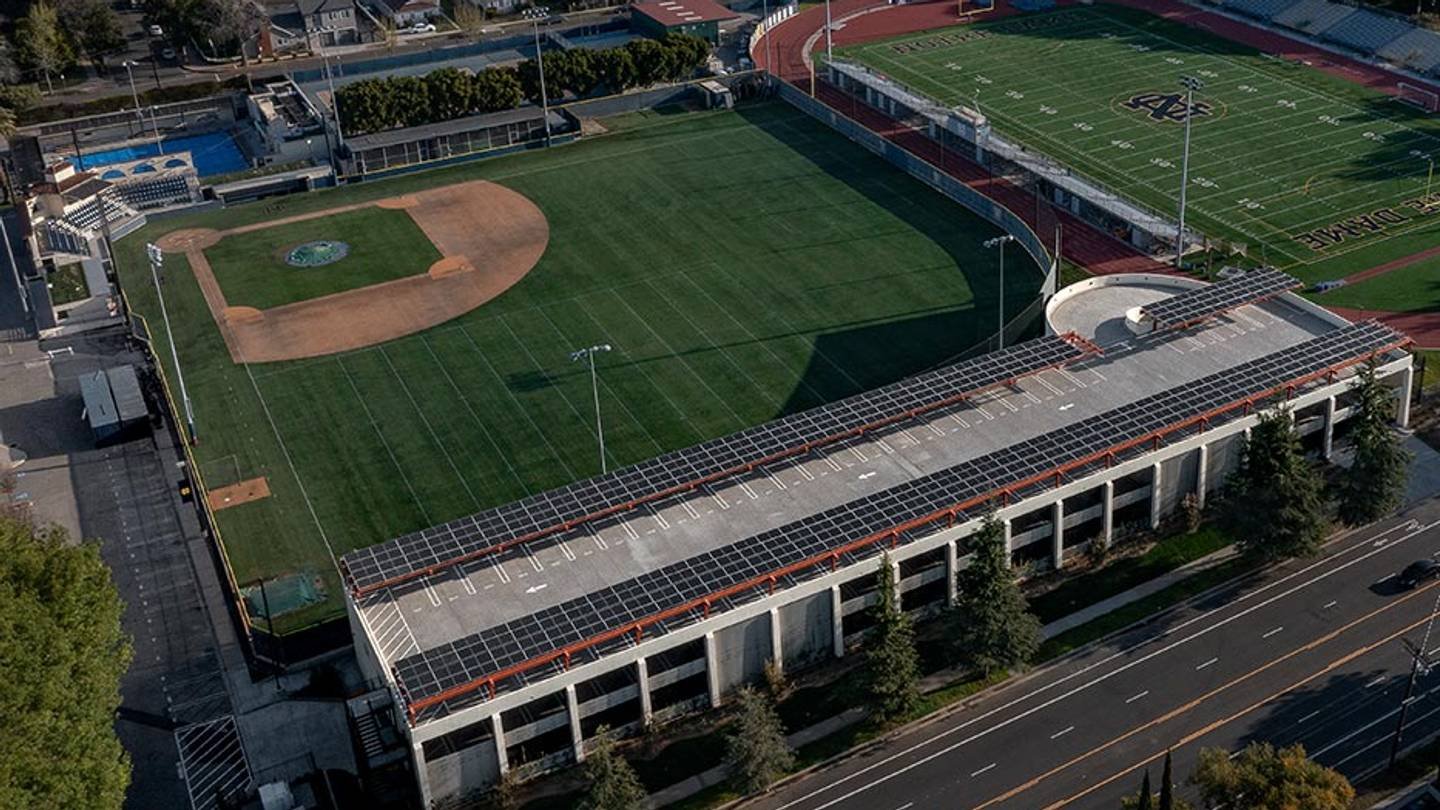 Nike organizza un evento unico a Los Angeles con volley all’aperto e esperienza media studentesca