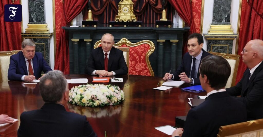 Russia e USA incontrollati: nuove conversazioni e sospensioni di attacchi