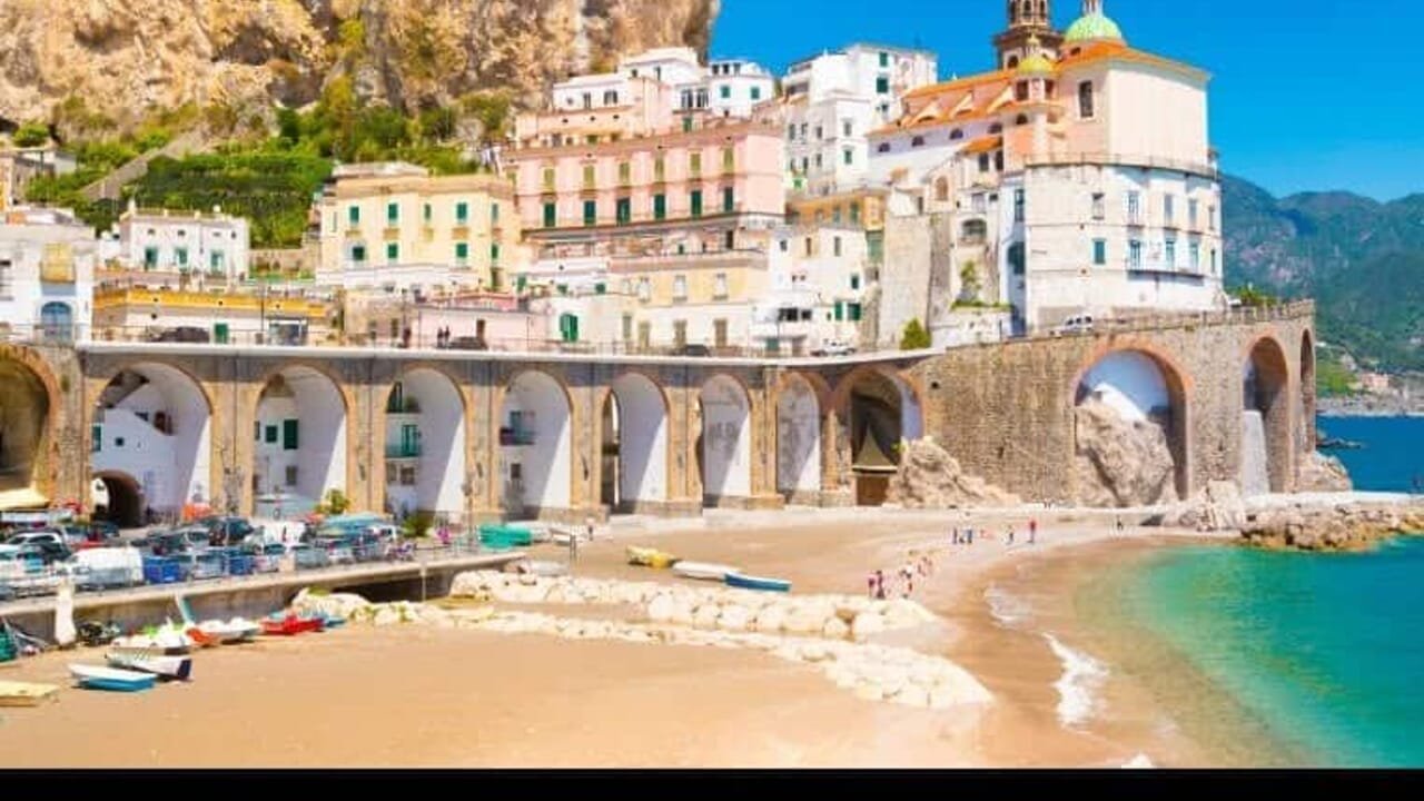 Atrani, la spiaggia più bella d’Italia secondo Condé Nast Traveller