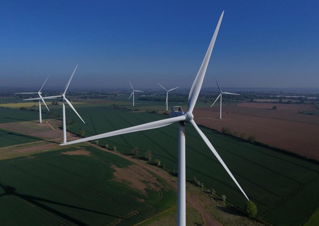 Energia, 4.000 progetti rinnovabili bloccati in Italia: la burocrazia frena i 150 GW