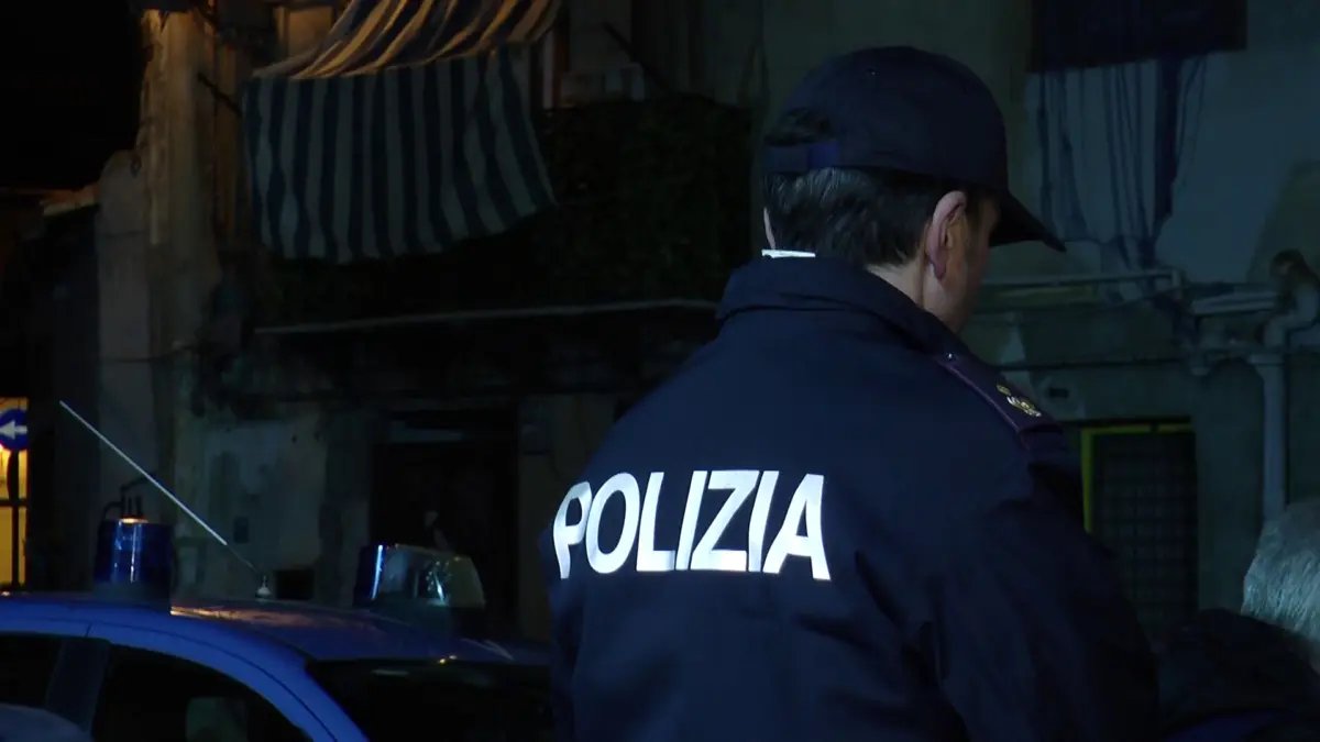 Poliziotti aggrediti a Catania durante un servizio antidroga: tre arresti