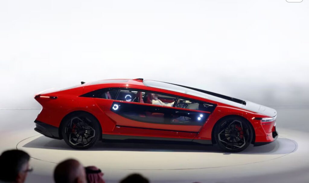 L’Arabia Saudita lancia l’Exobot, l’auto elettrica da 1.111 CV per un nuovo polo automobilistico