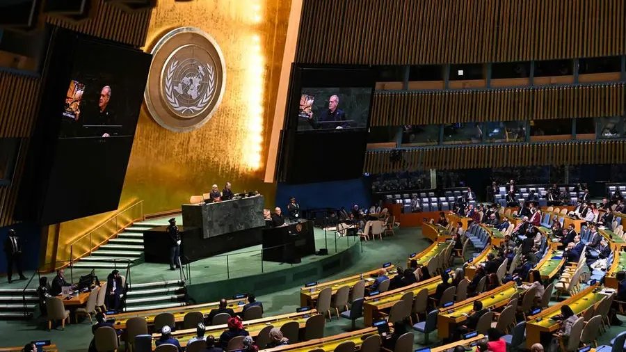 Costa e Pezeshkian discutono dialogo, Cina invia 1.300 carichi a Iran per armamenti