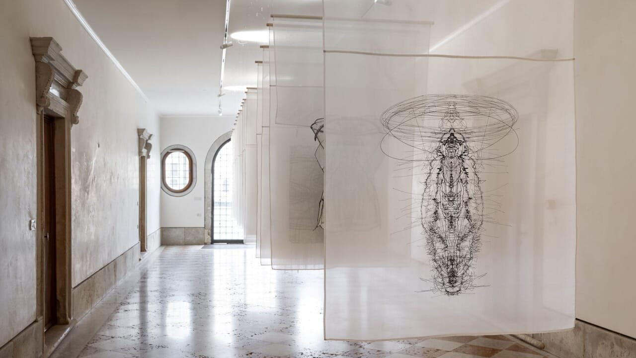 Miniartextil 2026: la poetica della fragilità torna a Como con opere di artisti internazionali