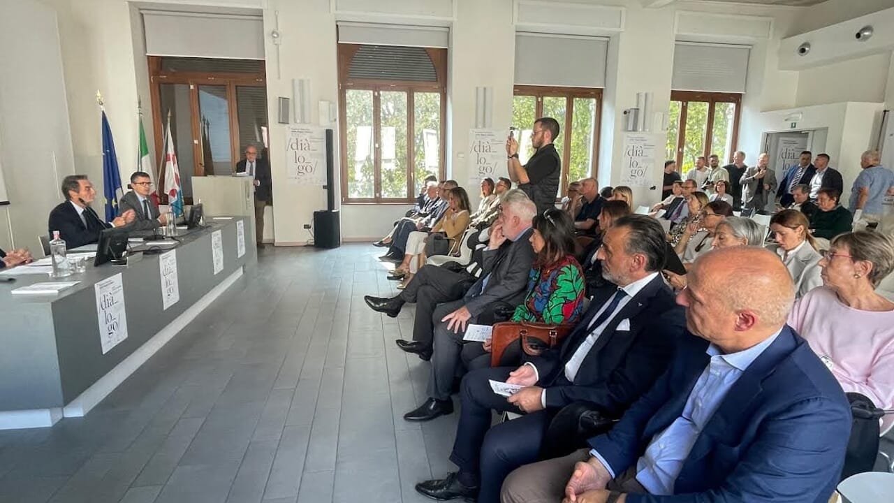 Festival Treccani a Lecco: dialogo, dialetto e cultura al centro del dibattito