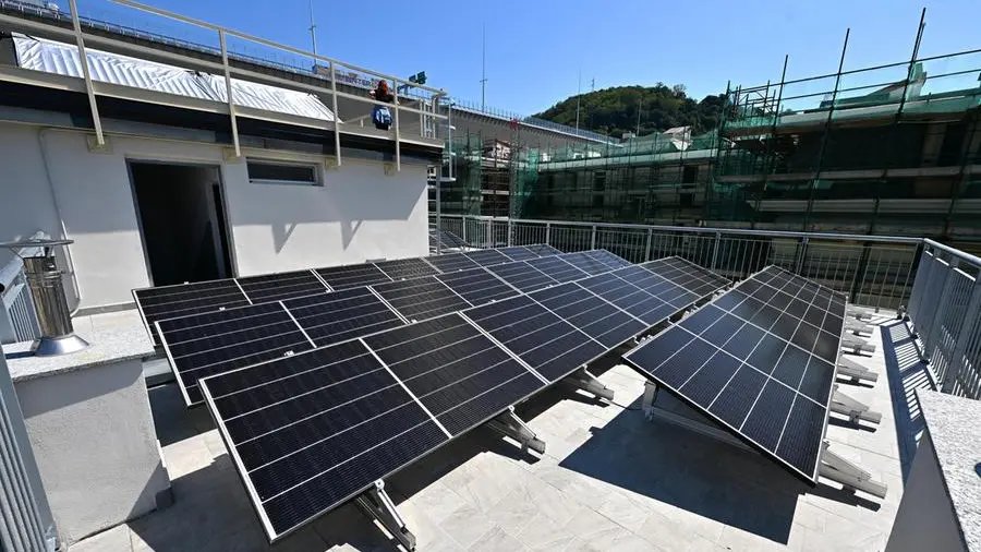 L’Italia frena il solare: le leggi complicano l’installazione sui tetti