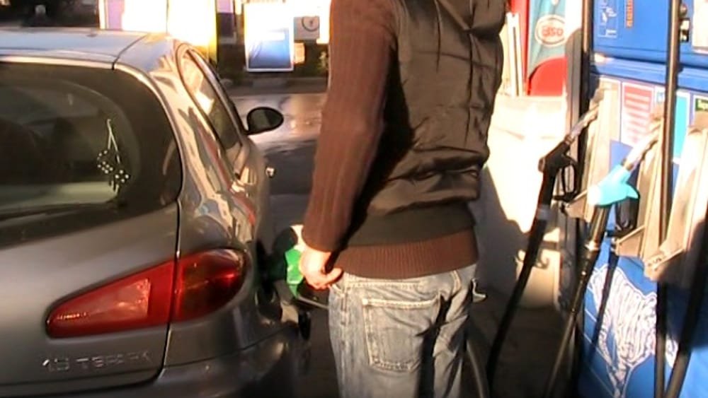 Caro carburante in Lombardia, imprese in difficoltà: 2.620 attività colpite dai rincari