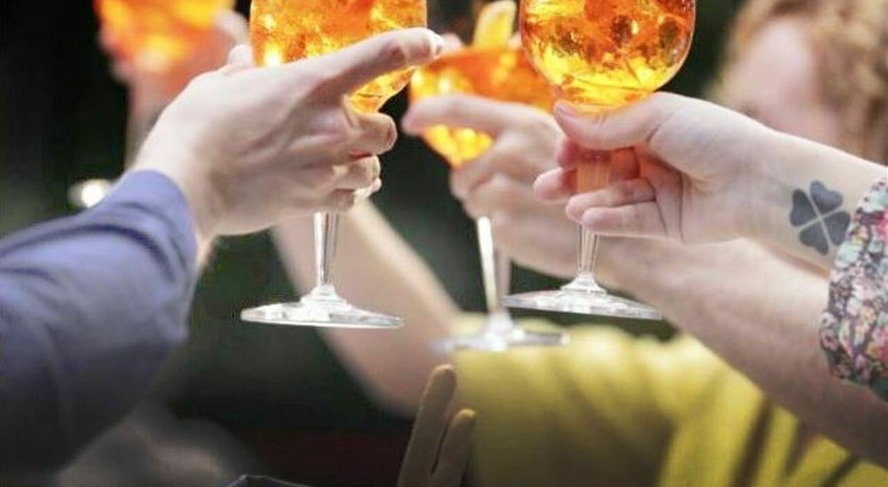 Spritz falsificati a Venezia: il sequestro in un bar di San Geremia