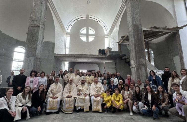 Rosario per la pace. Mons. Ryabukha: “Anche l’impossibile può diventare possibile”