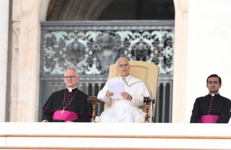 Papa Leone XIV: la Chiesa cammina nella storia, non si occupa di politica