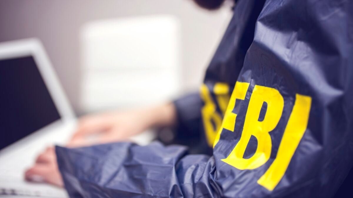 Esperto di estorsione cyber arrestato in relazione all’attacco all’FBI