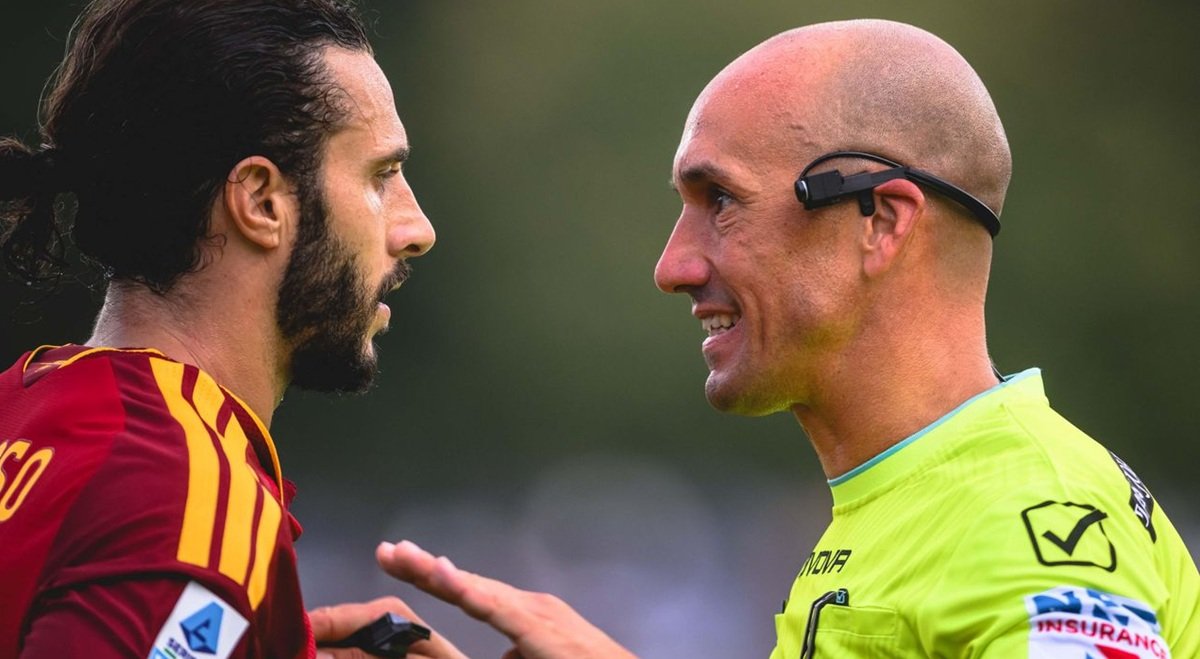 L’espulsione di Malen e la critica all’arbitro Fabbri: un’analisi del match Roma-Como