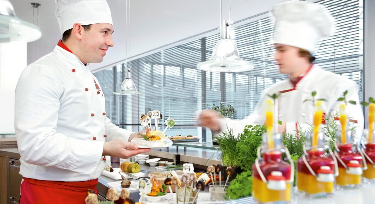 Dussmann lancia EmerGente Collettiva: sfida tra chef per la ristorazione di qualità