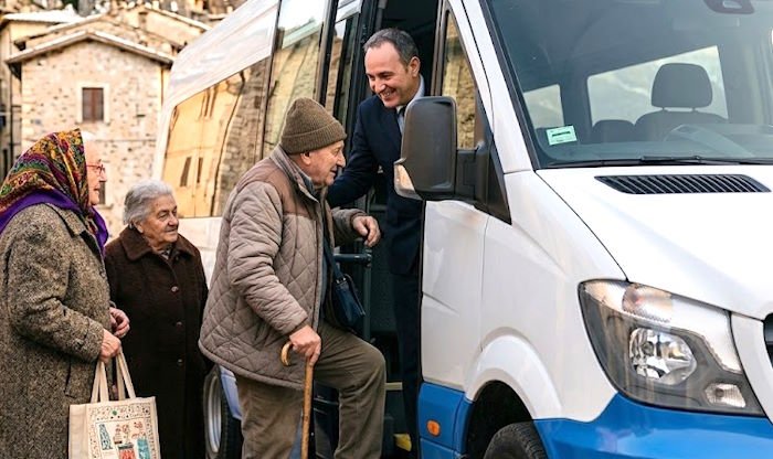 Navetta per gli anziani a Capistrello: il servizio riparte con collegamenti al cimitero e alle frazioni