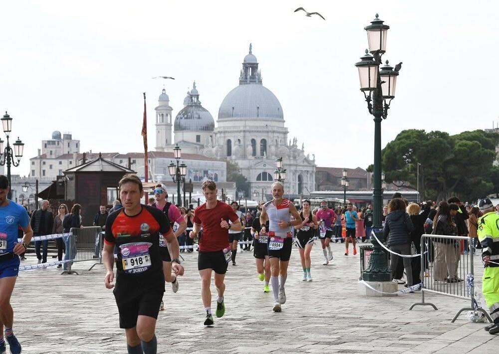Venicemarathon celebra 40 anni con record e partecipazione internazionale