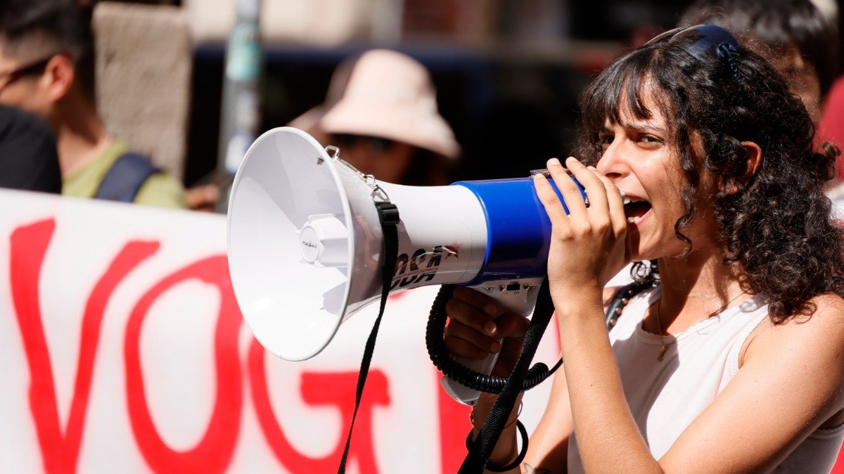 Studenti occupano l’università di Napoli per protestare contro il carovita e i tagli alle università pubbliche